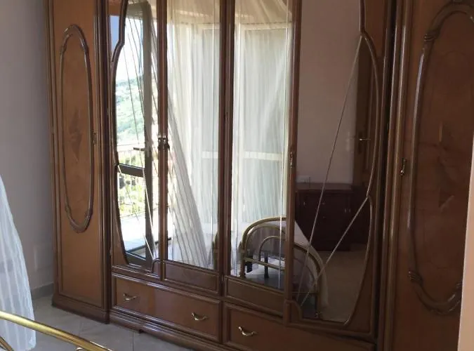 Confortevole E Luminoso 100mq A Con Vista Sul Paese E Sul Promontorio Con Free Wifi Free Parking E Smart Tv