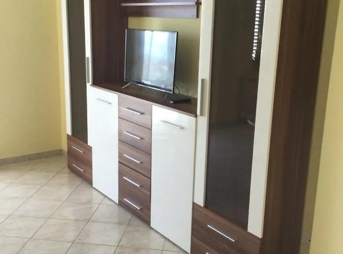 Confortevole E Luminoso 100mq A Con Vista Sul Paese E Sul Promontorio Con Free Wifi Free Parking E Smart Tv *