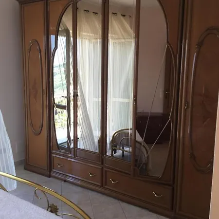 Confortevole E Luminoso 100mq A Con Vista Sul Paese E Sul Promontorio Con Free Wifi Free Parking E Smart Tv