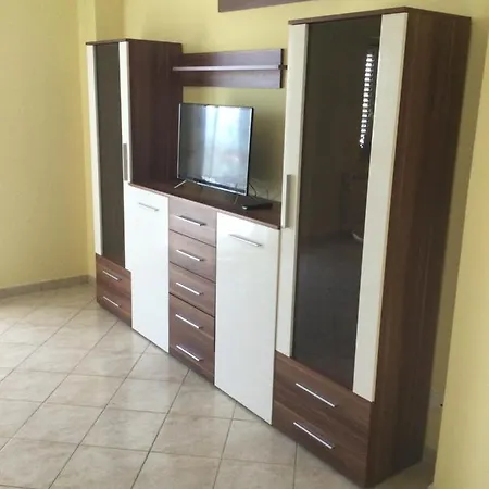 Confortevole E Luminoso 100mq A Con Vista Sul Paese E Sul Promontorio Con Free Wifi Free Parking E Smart Tv *